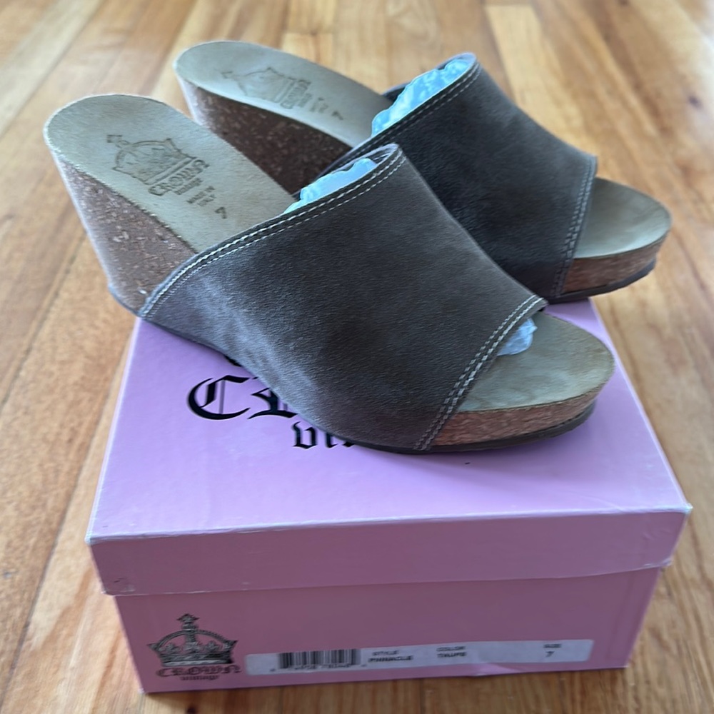 Crown Vintage Platform opened toe sandals.  Size 7.  Color: Taupe.